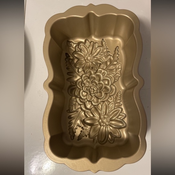 Nordic Ware Wildflower Loaf Pan - Picture 5 of 6